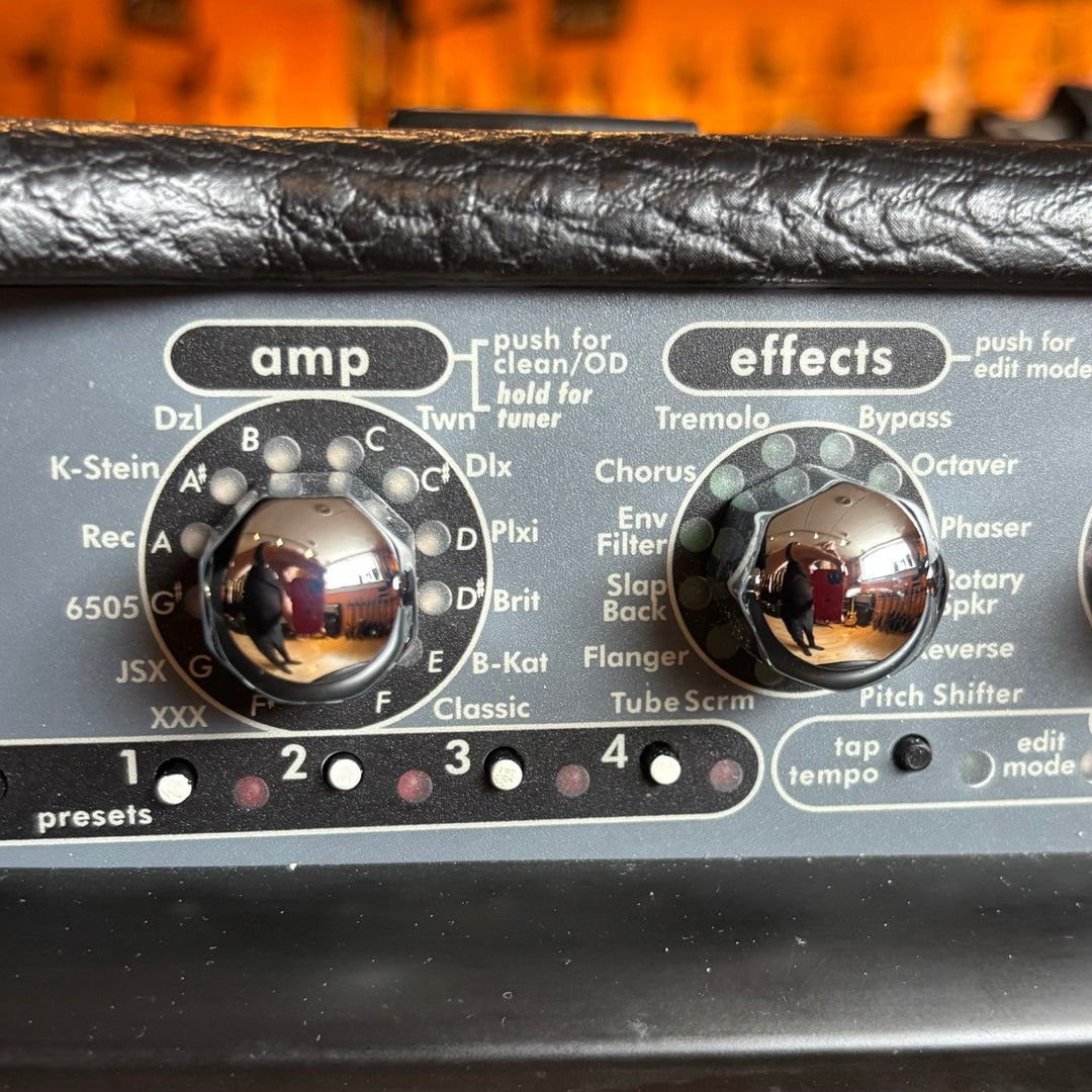Peavey - VYPYR 15 Solid State Modeling Guitar Combo - 15 Watts w/ FX & User Guide - USED