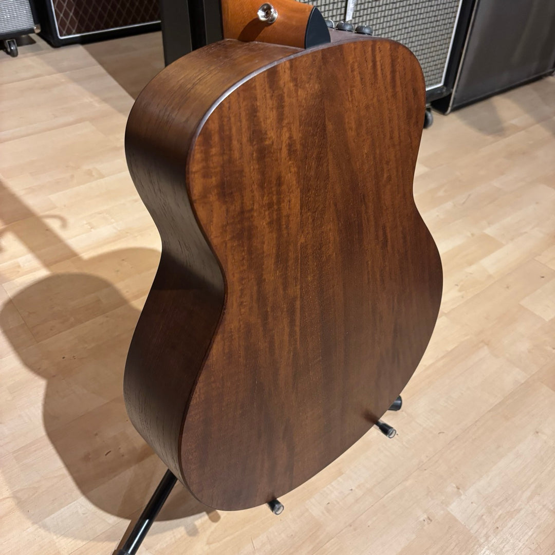 Taylor - "GTE"  Urban Ash Acoustic Guitar (Demo)