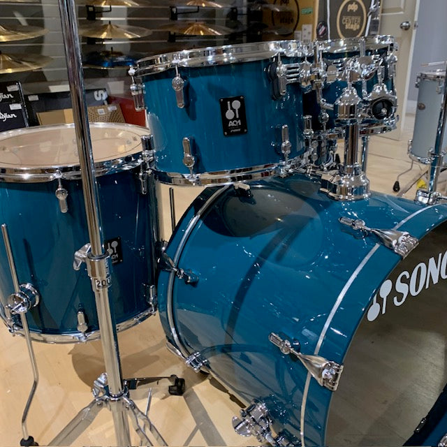 Sonor AQ1 Stage 5-Piece Drum Set (22" BD, 14" S, 10" Tom, 12" Tom, 16" FT, and Hardware Set) - Caribbean Blue