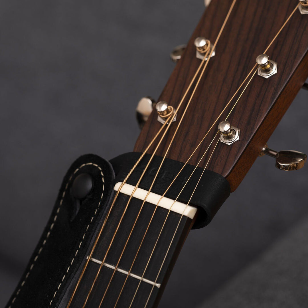 Martin 18A0032 Brown – Accessory Headstock Tie