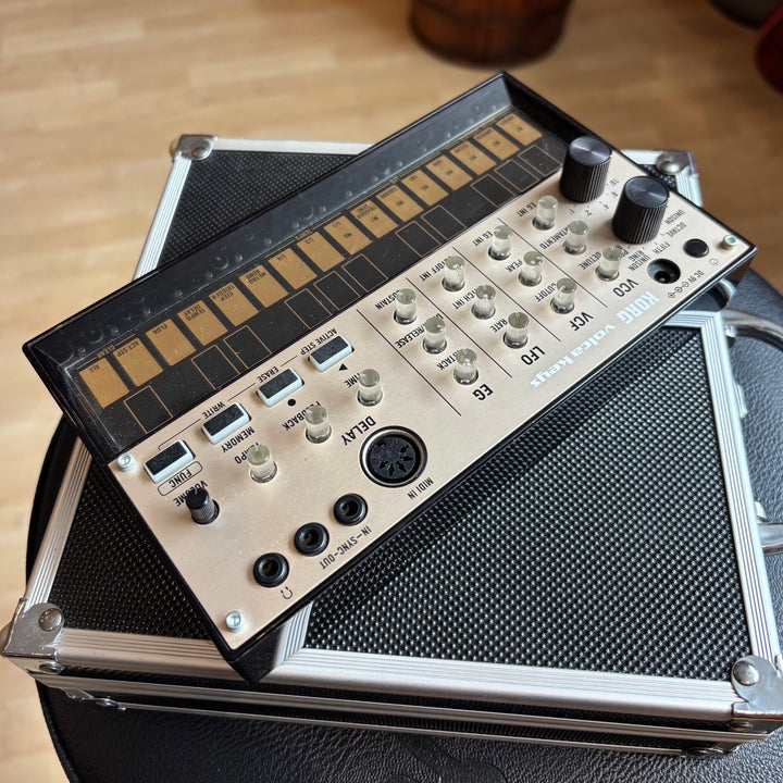 Korg - Volca Keys Analog Synth & Loop Sequencer w/ PWR Supply & Carry Case - USED