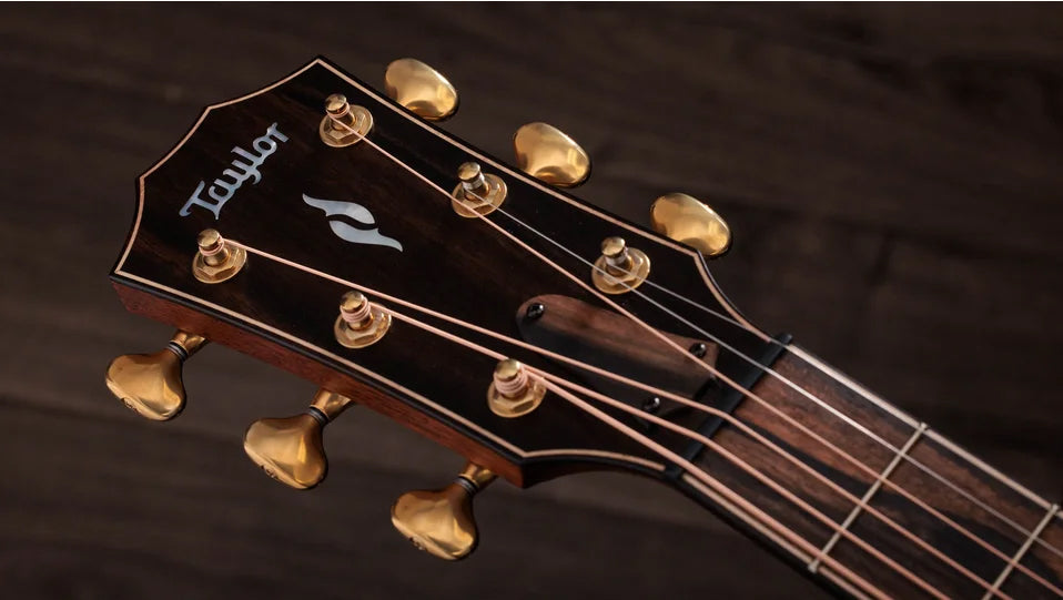 Overview

Honduran rosewood body yields warmth and complex overtones
Adirondack spruce top adds projection, clarity and power
Armrest and beveled cutaway offer seamless, relaxed feel
V-Class bracing dials up louder volume and longer sustain
Includes ES2 electronics and deluxe hardshell case