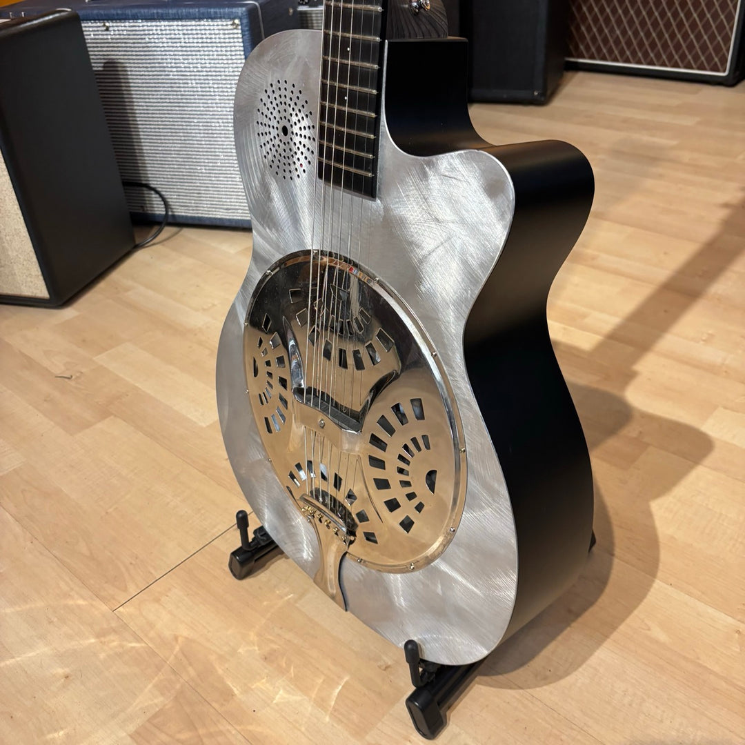 Martin USA Made - Alternative II Metal Resonator Cutaway  w/Martin HD Case (2011) - USED