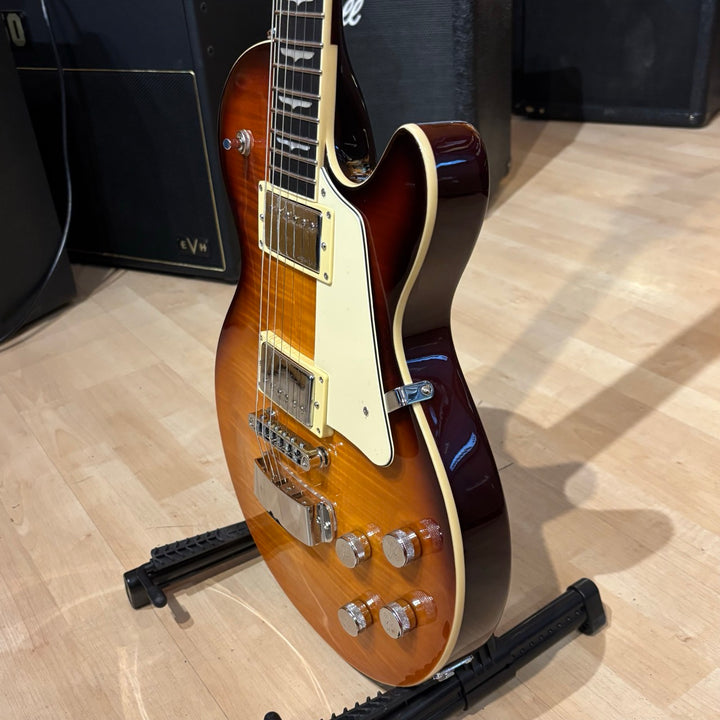 Hagstrom Super Swede MKIII 6-String Electric Guitar with C-51 Hag Deluxe Case (X-tra Special Old Pale)  SUSWEMK3-XSOP