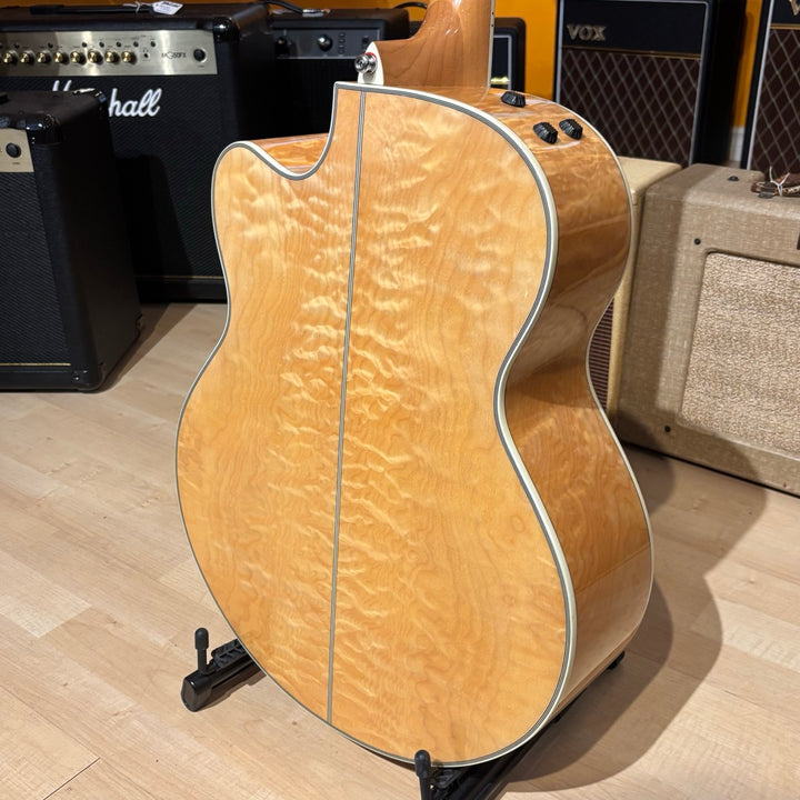 Washburn - J28-SCE DLK  Cumberland Cutaway Acoustic Electric Natural w/HD Case (2009) - USED