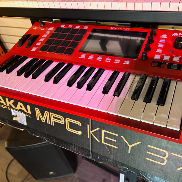 Akai MPC KEY 37 - Standalone MPC Synthesizer Keyboard (Demo)