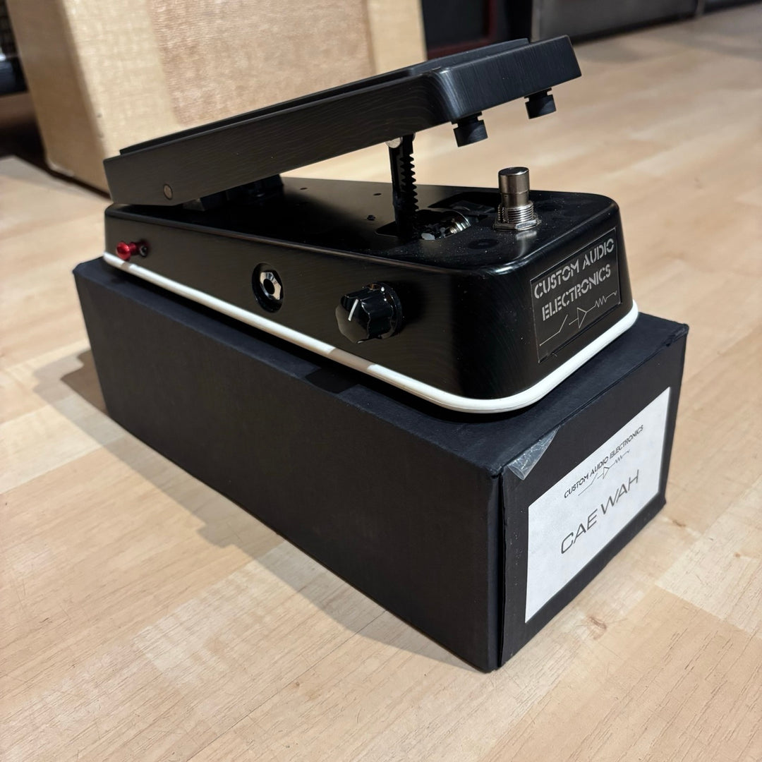 Dunlop - MC404 Custom Audio Electronics Wah  w/ Box, Tool & User Guide - MINT - USED