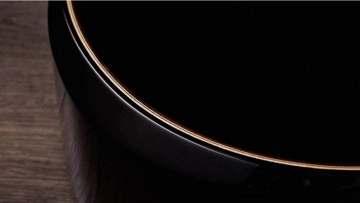 Overview

Indian rosewood yields warmth and lush overtones
Adirondack spruce top with rich power and projecion
V-Class bracing dials up longer sustain and louder volume
Striking black top finish treatment
Includes ES2 electronics and hardshell case