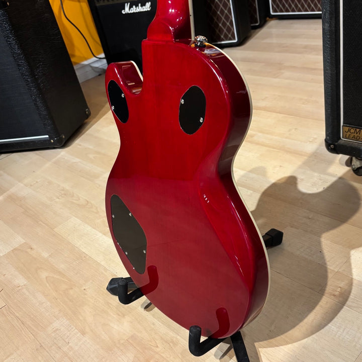 Hagstrom SWEB-WCT Swede Bass with Hagstrom Hard Shell Case (Wild Cherry Transparent)