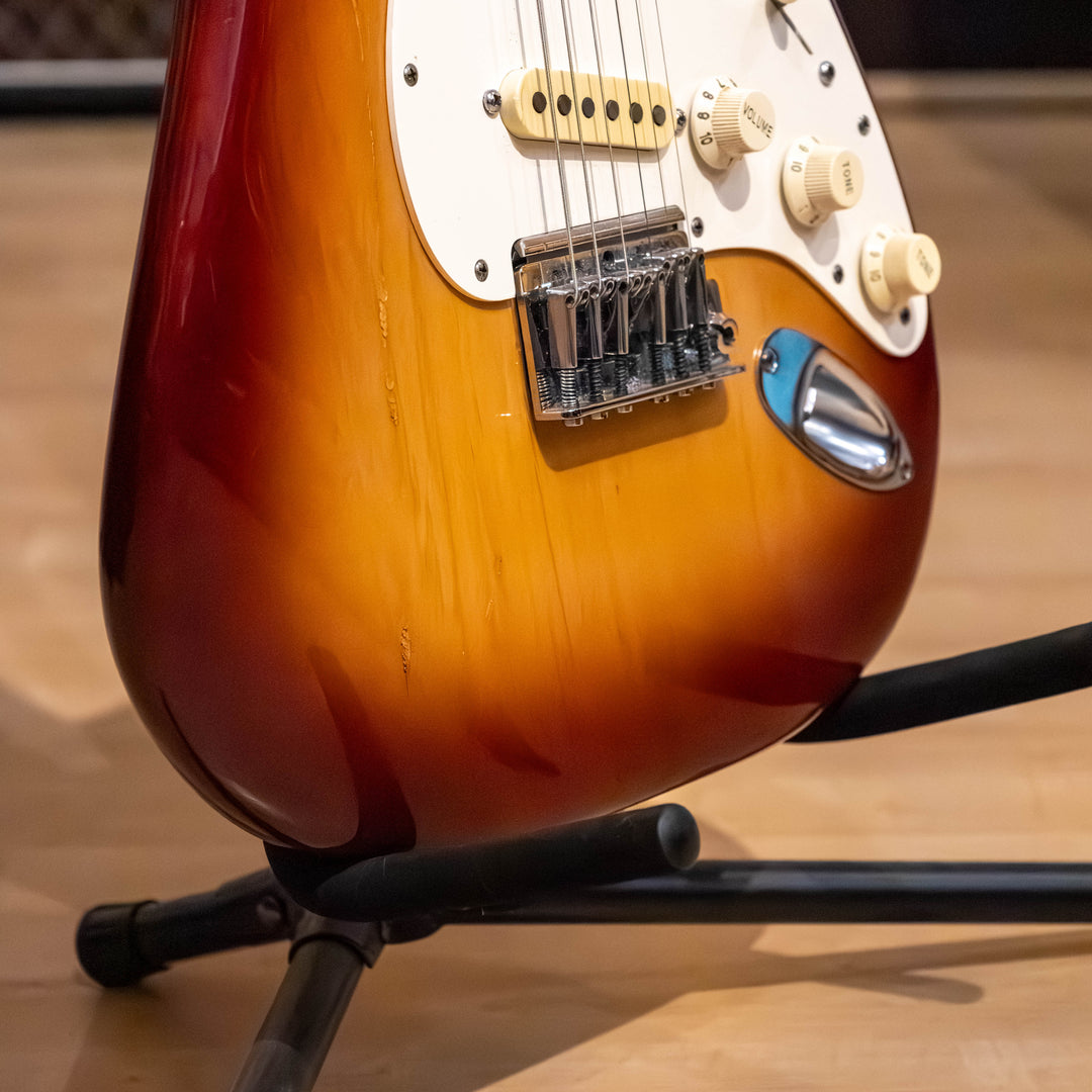 Fender -Dan Smith Era Strat  w/ Freeflyte Trem System - Lightly Modded (Sennia Burst) w/ HD Shell Case (1984) - USED Electric Guitar