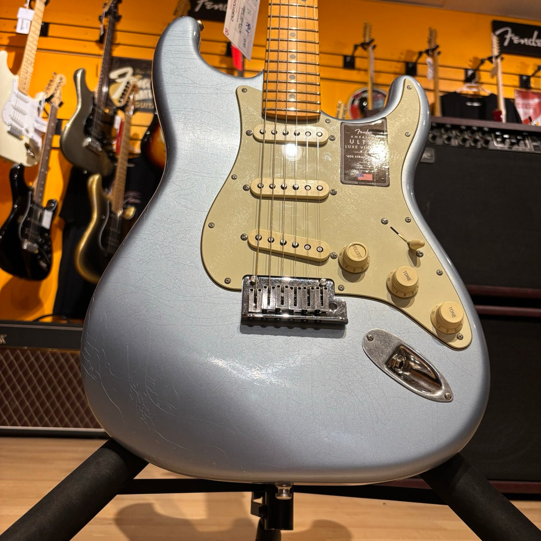 Fender Limited Edition American Ultra Luxe '60s Stratocaster (Ice Blue Metallic)