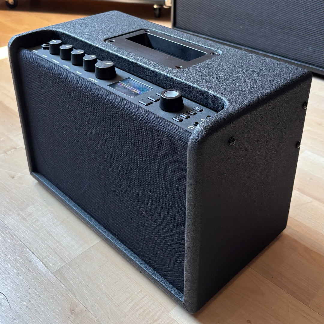 Fender - Mustang GT40 Modeling Guitar Amplifier (40 Watts - Stereo - 2017) - USED