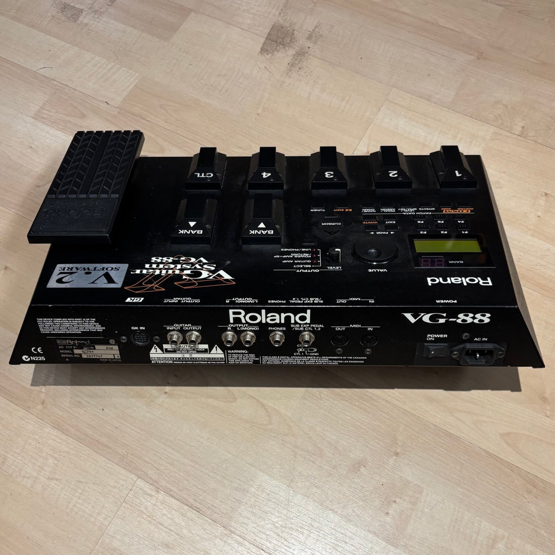 Roland Guitar Synth Package - VG88 Synth, GK2A P-up System & 15' 13 Pin Patch Cable (2003) - USED