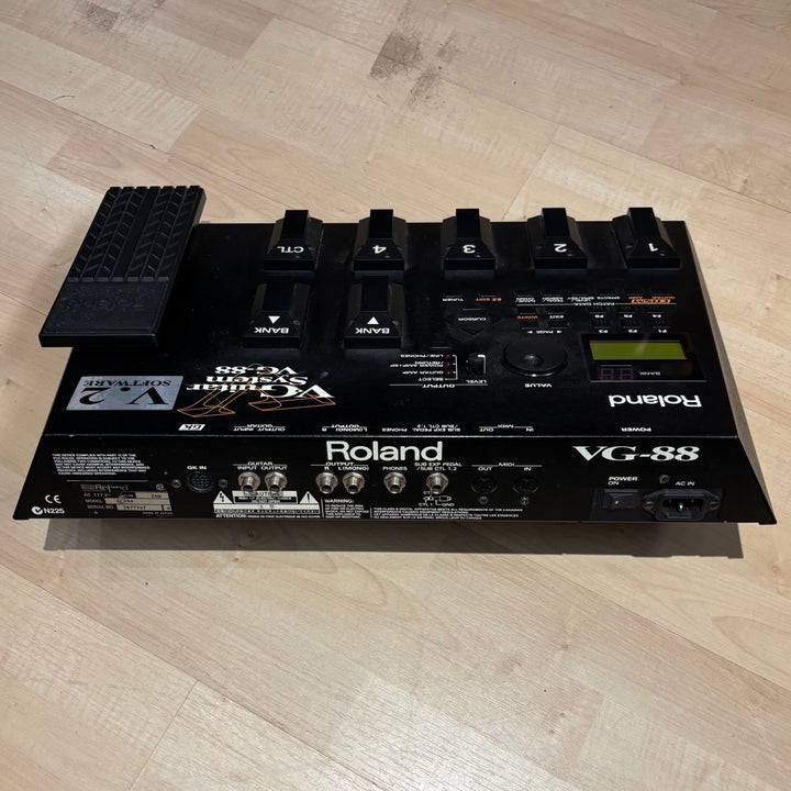 Roland Guitar Synth Package - VG88 Synth, GK2A P-up System & 15' 13 Pin Patch Cable (2003) - USED