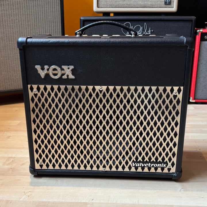 Vox - VT30 - 1 To 30 Watt 1x10" Hybrid Modeling GTR Amplifier w/ FX - USED