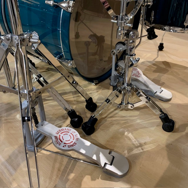 Sonor AQ1 Stage 5-Piece Drum Set (22" BD, 14" S, 10" Tom, 12" Tom, 16" FT, and Hardware Set) - Caribbean Blue
