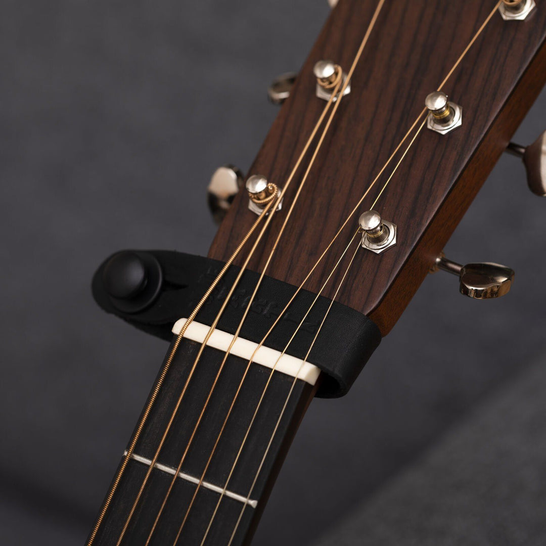 Martin 18A0032 Brown – Accessory Headstock Tie