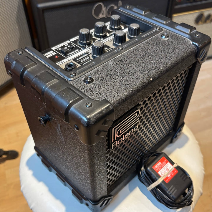 Boss - Micro Cube GX-3 Watt 9V Or Battery Operated GTR Amp w/ PWR Supply & On Board FX - USED