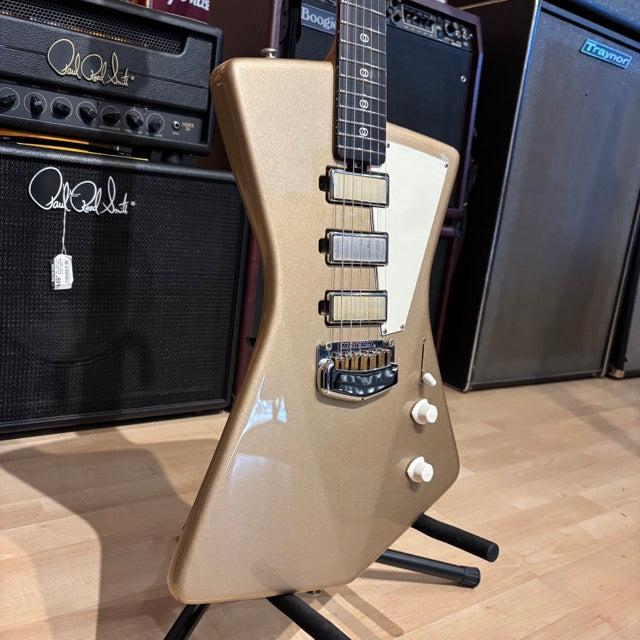 Ernie Ball - St Vincent Signature - Goldie w/OHSC (2022) - USED
