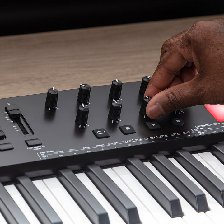 M-Audio Oxygen 61 MKV 61-Key USB Midi Controller w/ Smart Controls and Auto-Mapping
