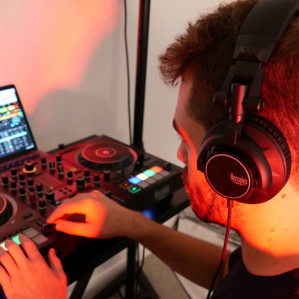 Hercules HDP DJ60 Closed-Back Over-Ear DJ Headphones