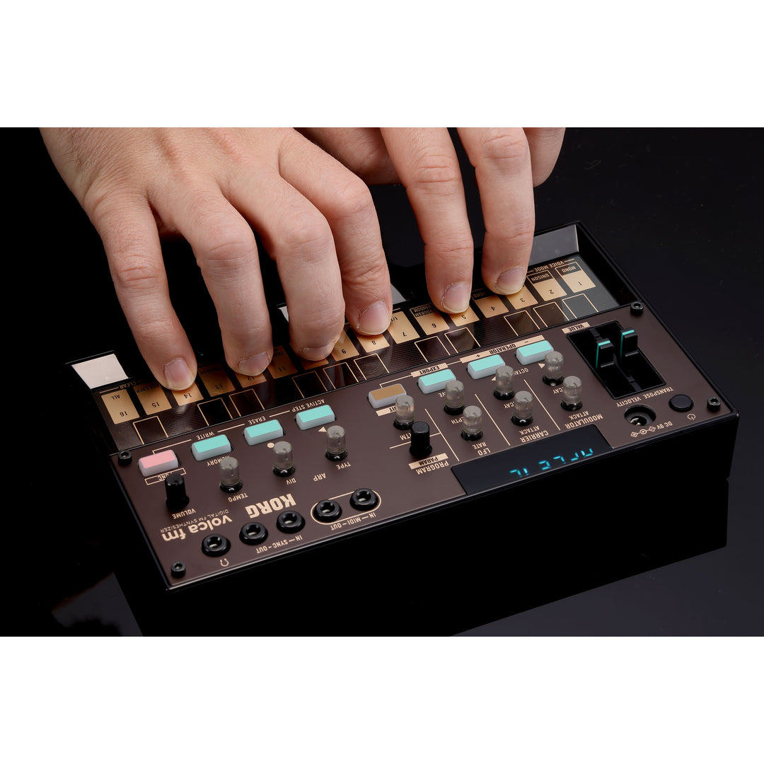 Korg Digital FM synthesizer with 16 Step-Seq,6 voices,Built in Speaker,6 operators,32 algorithms