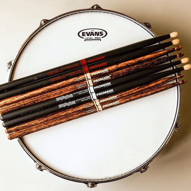 Promark R5AFG - Promark Rebound 5A Firegrain Hickory Drumsticks With Acorn Wood Tips