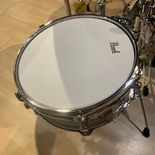Pearl SFS10C33 Short Fuse 10''x4.5'' Snare Drum, with Mount and Clamp - Pure White