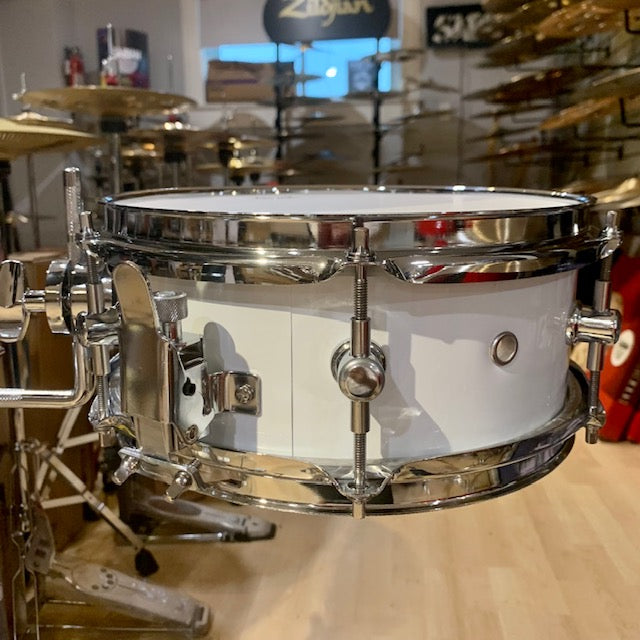Pearl SFS10C33 Short Fuse 10''x4.5'' Snare Drum, with Mount and Clamp - Pure White